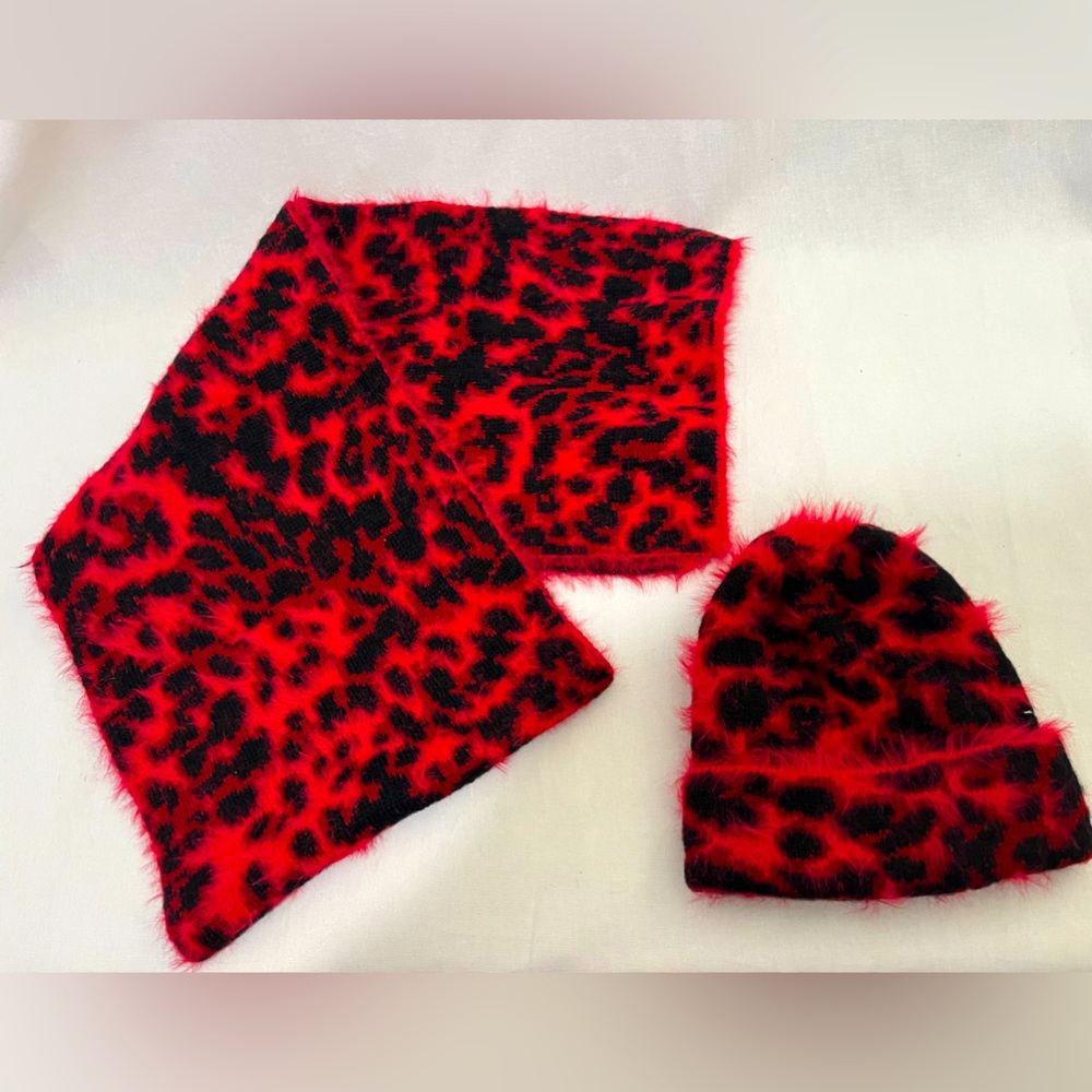 DNKY Animal Print Hat and Scraf Set